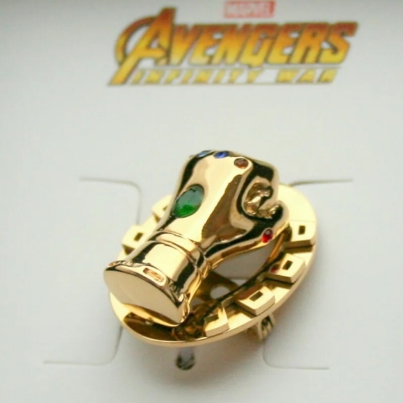 Marvel Comics 3D Thanos Infinity Stones Gaunlet Glove Brooch Pin New Gift Box - Picture 1 of 9